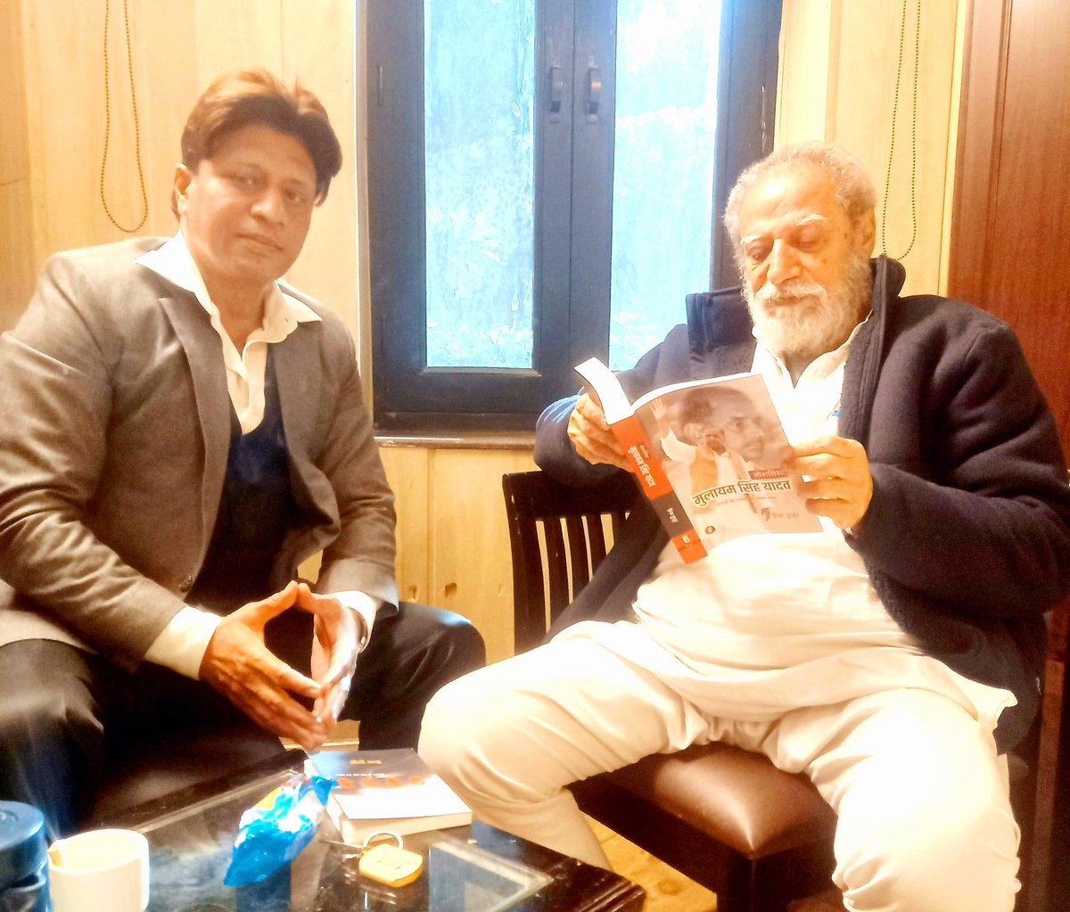 frankhuzur's tweet photo. My meeting with the noted socialist leader #Raghu_Thakur 

 It was a privilege to spend four hours closely listening to the immense political experiences and insights shared by 79-year-old socialist stalwart Raghu Thakur. 

Born in sagar district of MadhyaPradesh on 10 June 1946, he renounced his landlord privileges to work under iconic socialist leader #DrRammanohar_Lohia at a young age.

Raghu had close associations with other prominent socialist leaders like Narendra Dev, JP, Chaudhary Charan Singh, Karpoori Thakur, George Fernandes and #MulayamSinghYadav. 

He played a key role in the careers of leaders like Sharad Yadav and Mulayam Singh Yadav, arranging tickets and helping form the Samajwadi Party.

-However, he parted ways with #MulayamSinghYadav in 1996 over the latter prioritizing corporate influence, displaying his commitment to principles over power. 

 Today, at an advanced age, he tirelessly travels the country as a "nomad" to spread the message of socialist thought through public lectures.

He told me, "Lohia laid the foundations of social justice politics in North India through his struggles for marginalised communities. 

 His efforts created room for the emergence of numerous OBC/Dalit leaders like Sharad Yadav, Lalu Prasad, Karpoori Thakur, Mulayam Singh, Nitish Kumar,  Kanshiram, Ramvilas Paswan, etc. 

 Post-Lohia era saw these leaders and their parties like SP, RJD form strong governments in UP and Bihar. However, over time their focus drifted from core socialist ideology of equitable development and empowerment. 

The emphasis on empowering OBCs via reservations/quotas alone wasn't enough and got reduced to tokenism.  As a result, issues of marginalised communities weren't fully addressed, leaving space for BJP-RSS to step in.

 Narendra Modi's BJP capitalized on the disconnect and religious polarization by focussedly furthering their Hindutva agenda.
This reading of history enabled BJP-RSS' electoral rise in the Hindi heartland over the last decade or so."

In essence, Raghu feels post-Lohia parties #diluted socialism, aiding #Hindutva rise.

 Raghu Thakur remains one of the last surviving giants of India's socialist movement, upholding its ideals of egalitarianism and justice.

It was a deeply enriching experience to directly learn from this living inspiration of principled politics.

@raghuthakur101