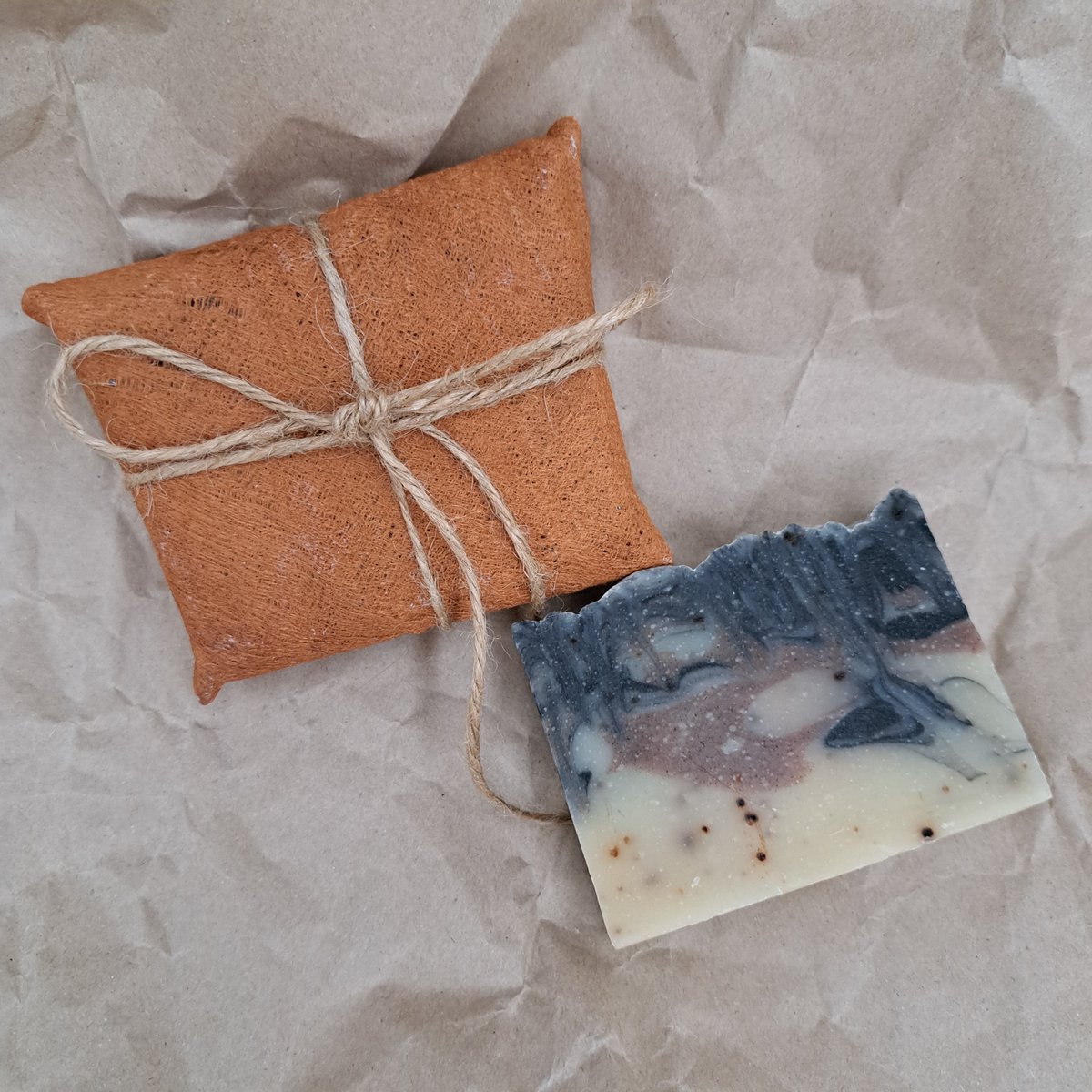 AfriArtisan's tweet image. Sweet &amp;amp; Spicy Coffee Natural Handmade Soap Bar Gift Warapped with Barkcloth

afriartisan.etsy.com/listing/162971…

#HandmadeHour #giftforhome #homedeco #Gift #SEO #craft #onlinecraft #etsysale #etsygifts #UKGiftHour #shopsmall #supportsmallbusiness #shopindie #Soap #Barkcloth #Natural #Beauty
