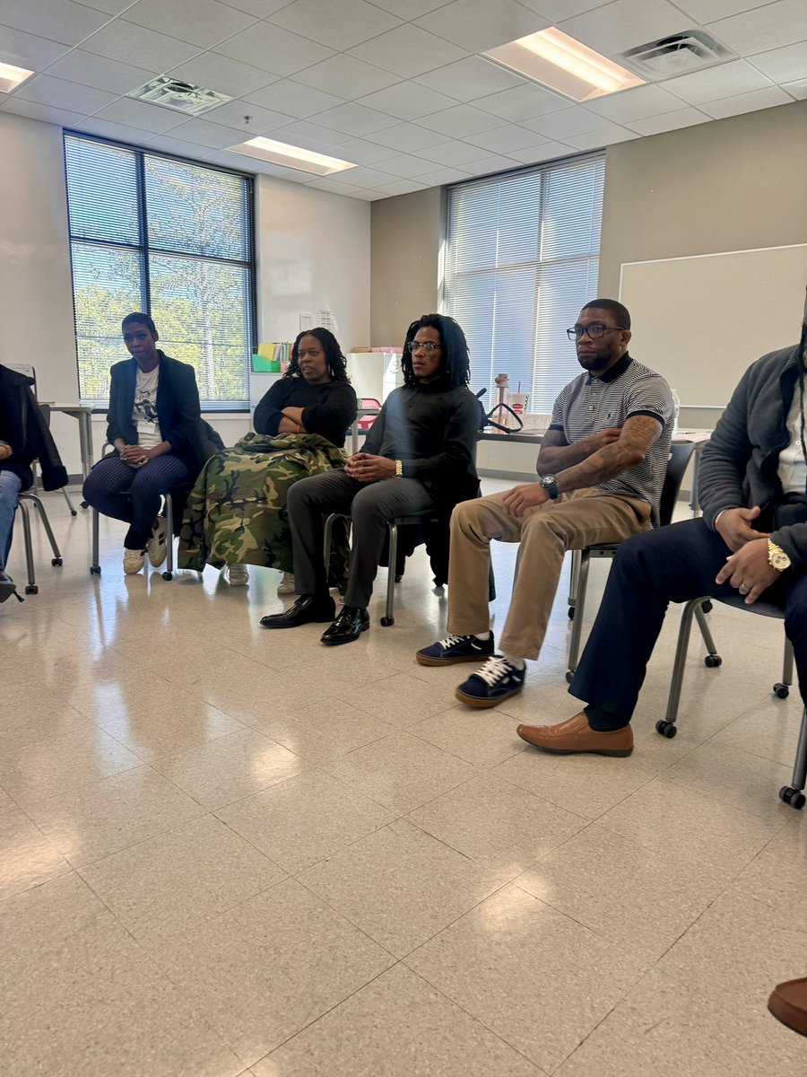 Really enjoyed training our new @DeKalbSchools FACE advocates today with the HS & Horizon Culture and Climate Team. We ended today with an inspiring #restorativepractice circle… 💪🏾

@DrNormanCSauce3 
@COSDeKalbCounty 
@DrTWeaver