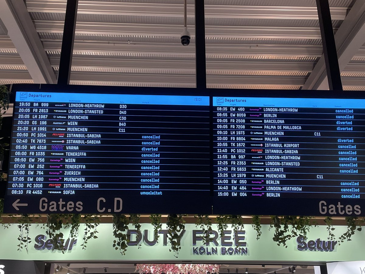 In case anybody is wondering how bad the German security strikes will be tomorrow, here is a picture of the Cologne Airport departure board! #germanairports #securitystrike #cologneairport #cgn