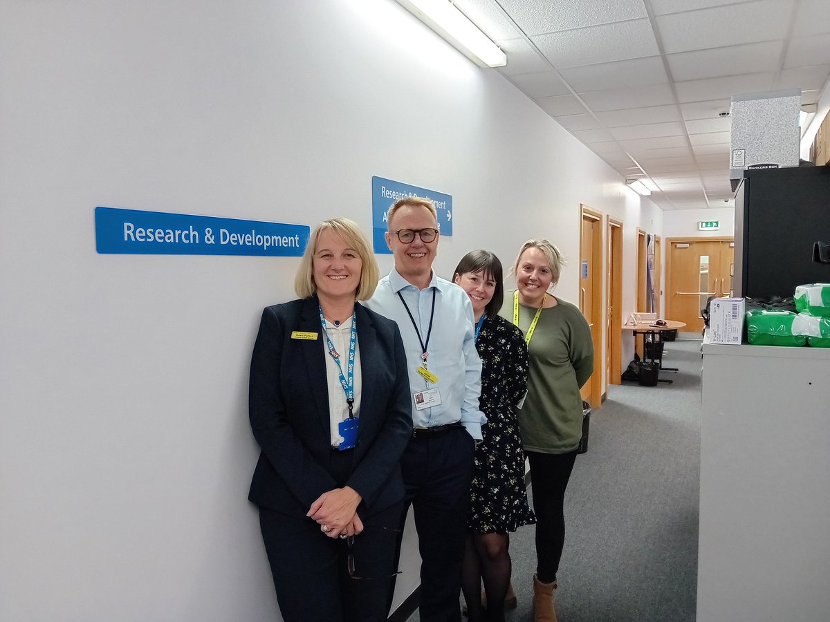 It was wonderful to go on my first Board Walkabout today with @TJamesHawkins visiting our inspiring Research and Development Team thanks for the tea and sharing your stories and ideas @YSTeachingNHS 🙏🏼👏👏👏