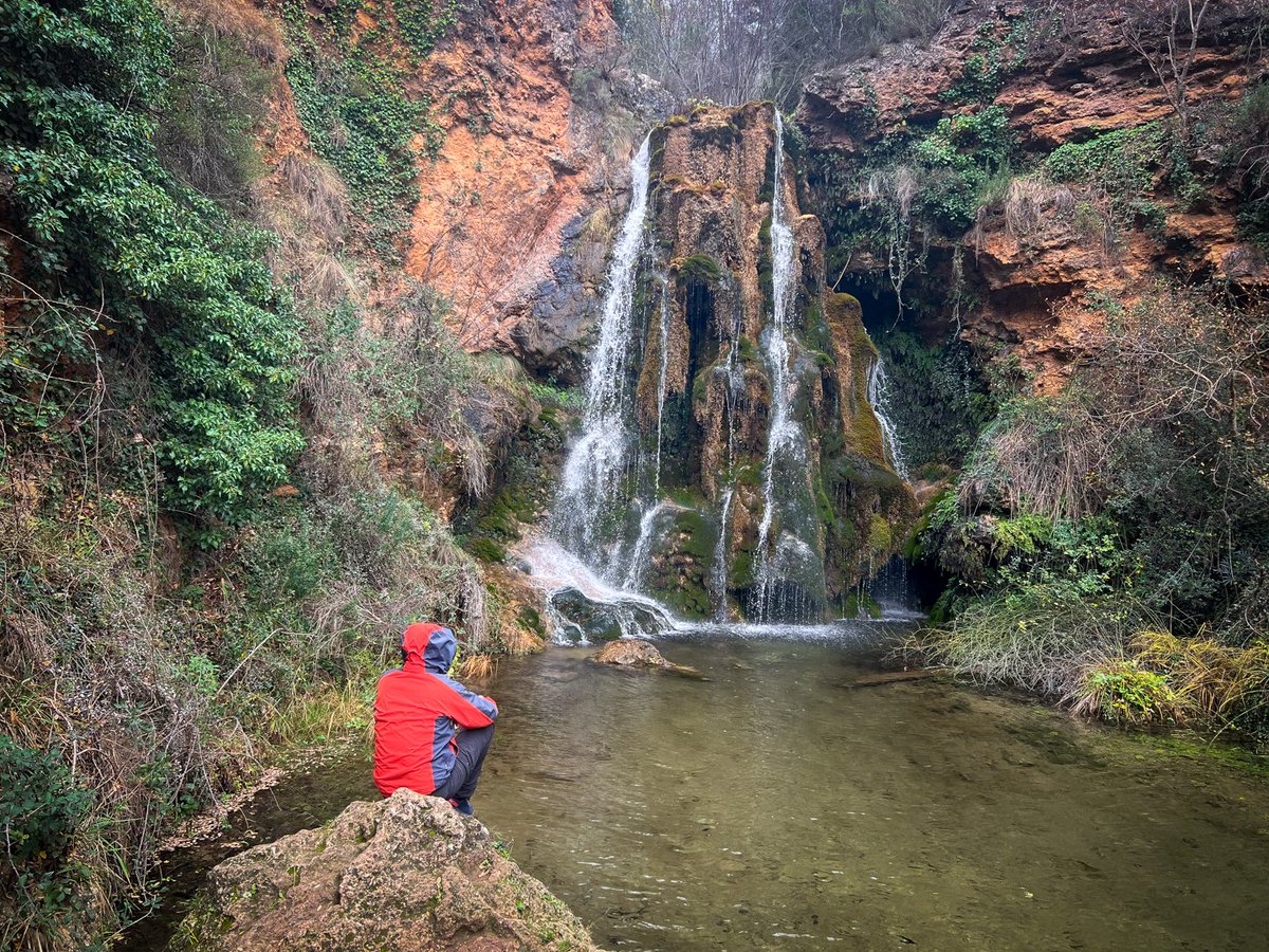 "¿Buscas una escapada tranquila y llena de encanto? El Batán de Bogarra es el destino perfecto. Ríos cristalinos, bosques exuberantes y paisajes que quitan el aliento. #TurismoSostenible #BatánDeBogarra #EcoTurismo"