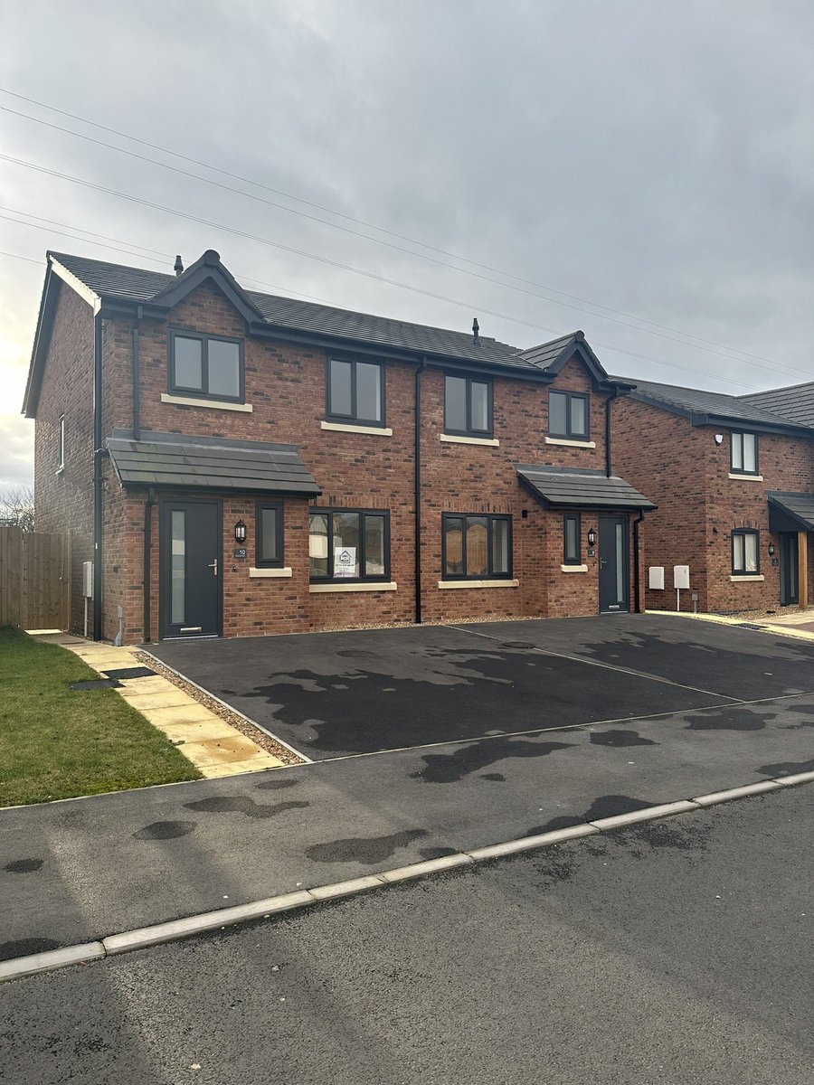 AnnetteW_Muir's tweet photo. 🏠Delighted to take handover of these gorgeous properties at Pear Tree Farm, Saughall today - and all reserved 🫶 some very lucky residents🥰🏠 https://t.co/Sd3FpfKRt4