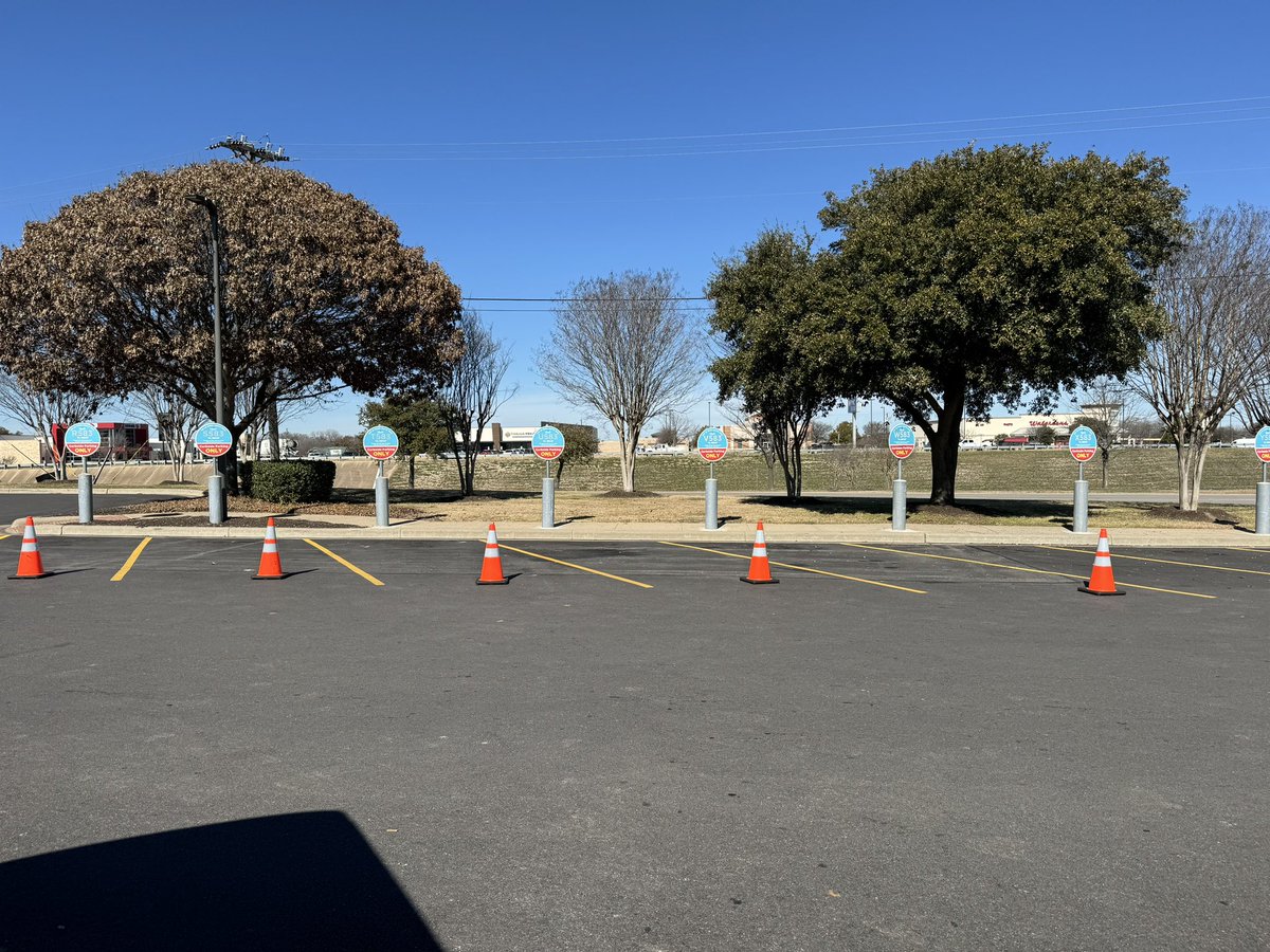 Whitschick's tweet photo. @HEB can you make this make sense?! People are circling the lot looking for a place to park. This should be at the back of the building. https://t.co/1rKCgYXx8o