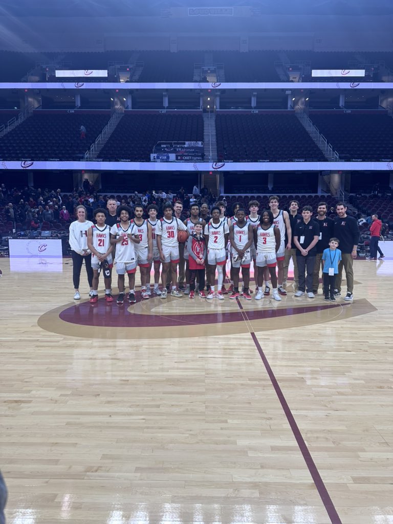 It’s a W for <a href="/hawkenboyshoops/">Hawken Boys Basketball</a> at RMFH  🔥🔥🔥 #gohawks @hawkenschool <a href="/MasteryHawken/">The Mastery School of Hawken</a> @hawkenupper