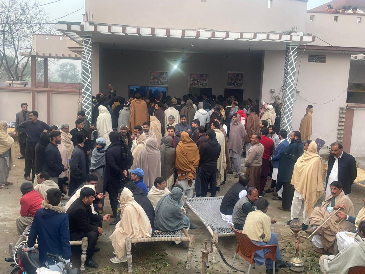 PTIPunjabPK's tweet photo. اِیَّاکَ نَعۡبُدُ وَ اِیَّاکَ نَسۡتَعِیۡنُ
الیکشن کمپین 2024 #NA67 #PP37
شہنشاہ تعمیروترقی بانی ضلع حافظ آباد سابق ایم این اے چوہدری مہدی حسن بھٹی کی یونین کونسل پیرے دا کوٹ کلیانوالہ گاؤں کلیروالا اور گاجر گولا اسٹیشن ۔ کوٹ پناہ آمد اہلیانِ گاؤں کی جانب سے پرتپاک استقبال مکمل ووٹ سپورٹ حمایت کا اعلان انشاءاللہ MPA پی پی 37 چوہدری اسد اللہ آرائیں بھی ہمراہ۔۔۔۔۔
انشاءاللہ 8 فروری کو حق سچ کی جیت ہوگی
#ناانصافی_کا_بدلہ_ووٹ_سے