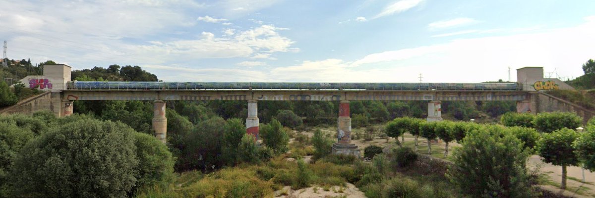 srvillalba's tweet photo. Algunas comparativas del antes (StreetView) y el después en la 'zona 0' de las inundaciones ocasionadas por la DANA de septiembre en Madrid: Aldea del Fresno.
Aquí la confluencia del arroyo Grande y el Río Perales se llevó por delante un puente entero https://t.co/23Vluntmxx