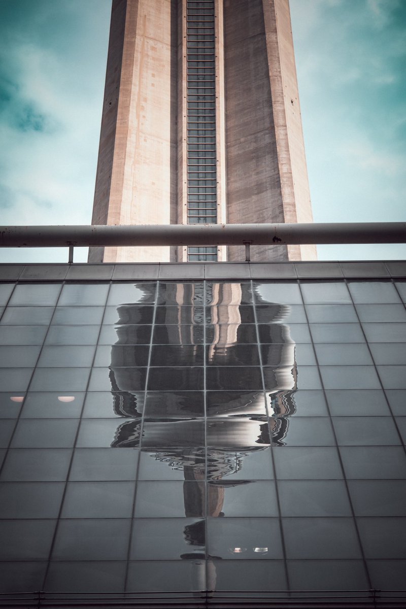 🖼️: “Mirrored Monolith”
📅: June 2nd, 2023
🗺️: #CNTower #Toronto #Ontario #Canada 
📸: #Fujifilm #XT5 #fuji56mmf12
🎞️: 1/250, f8, ISO 160
.
.
.
.
🏷️: #streetphotography #streetphoto #photography #streetlife #travel #city #photographyisArt #85mm #urban #art #travel #photo
