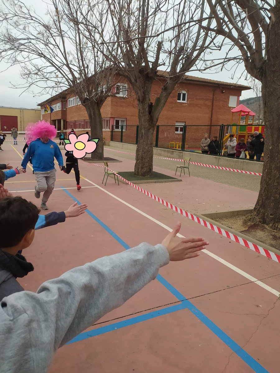 rafadefarra's tweet photo. Ayer, en el #DiaDeLaPaz hicimos una carrera para @Entreculturas y @ALBOANongd #Correporunacausa por los derechos de la infancia refugiada https://t.co/q2TSvqsVA4 y vimos vídeo de @UNICEF https://t.co/2cXr6376Wk para lanzar nuestro #ABP https://t.co/b1CWigfVpV