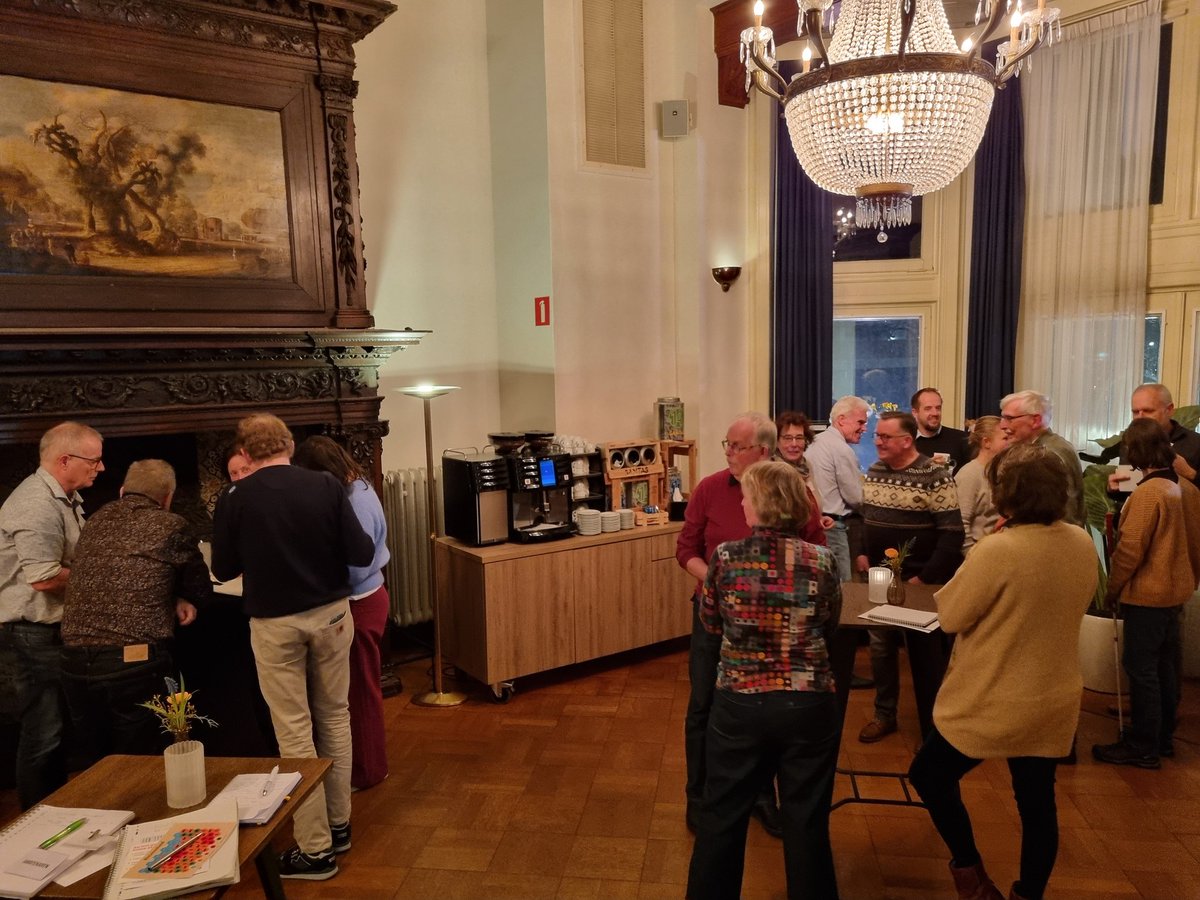 Vanavond voor het eerst de training 'Dialoog en onderhandelen' met de Radboud Academy. De deelnemers onderzoeken de verschillende standpunten om tot een gezamenlijke oplossing te komen.