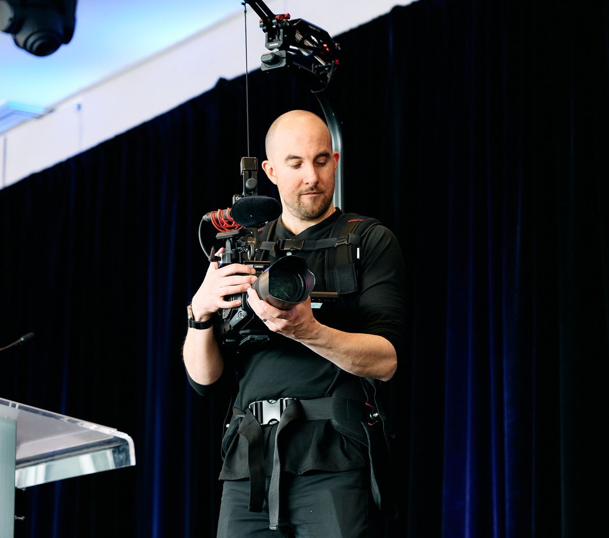 Live event coming up? We've got you covered.

Our team has the experience and equipment to ensure your event goes off without a hitch — whether it's in-person or virtual. 

And our work doesn't stop there. We can even provide post-event video editing after the excitement is over!