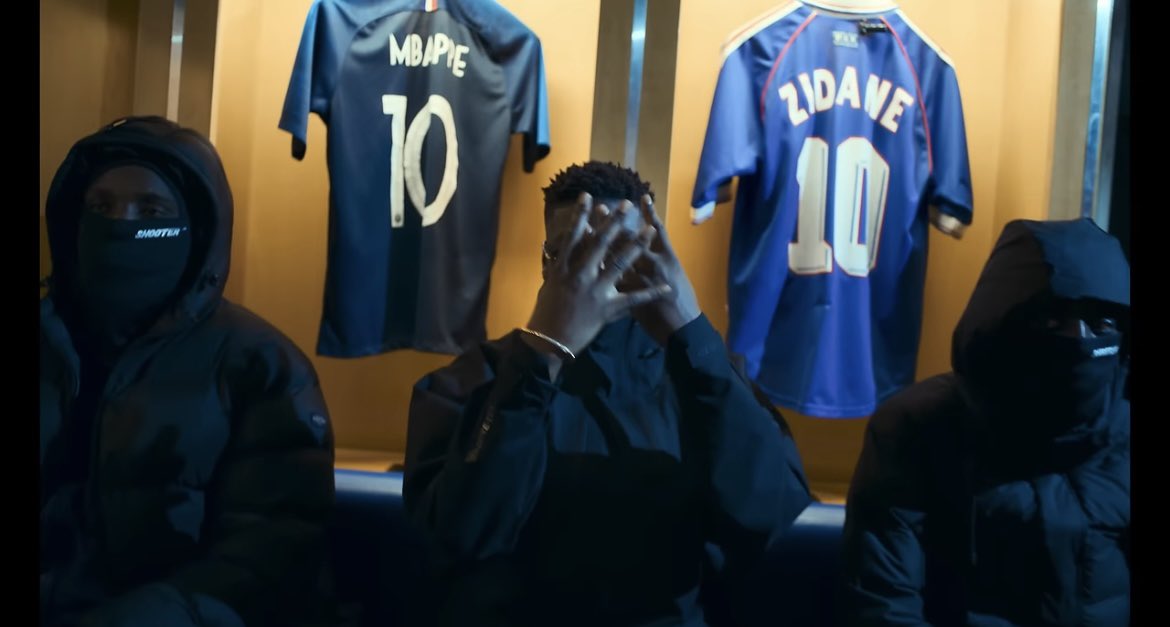 loax242's tweet photo. Ninho qui annonce son concert au Stade de France en 2025 avec dans son clip le maillot de Mbappé et Zidane ! 🎁🫡
3 Mai 2025 ⌚️
@KMbappe @ninhosdt @StadeFrance 
#concert #ninho #Mbappé #zidane https://t.co/EXQCGLTqma