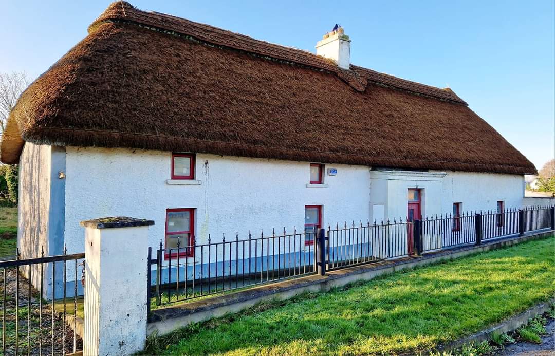 Building Of The Month: February Julianstown, County Meath A wonderful landmark building, and one of the few examples of a more substantial historic thatched house remaining in Ireland. #heritage #Meath #Ireland #Irish #vernacular