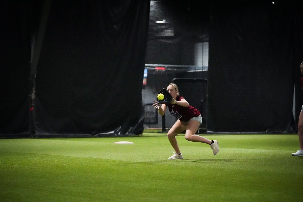 FDUKnightsSB's tweet photo. Mastering the diamond 🥎

#uKNIGHTED⚔️ https://t.co/g1hKBPVQCE