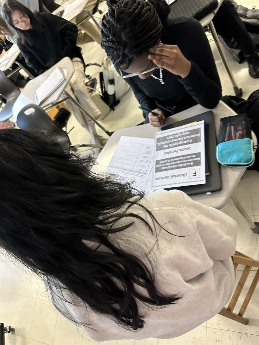 brewerSS_nikki's tweet photo. Working on evaluating sources today. Working in groups to evaluate strengths and weaknesses of sources when answering historical questions. @WSFCS_SS Thanks @JillWebs for the resources https://t.co/Ha6yuVYo4Y