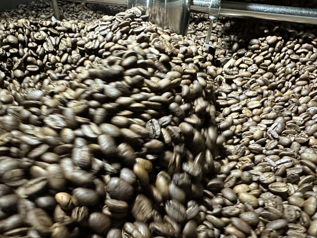 Superb day at #GlesgaRoasters. Before we start #RoastingCoffee we have a wellbeing check in over a cuppa. Great to have some previous roasters from <a href="/Street_Connect/">Street Connect</a> join us for that &amp; we have a few new peeps joining us. All done and dusted by 5pm. #WoopWoop #LoveCoffeeLovePeople