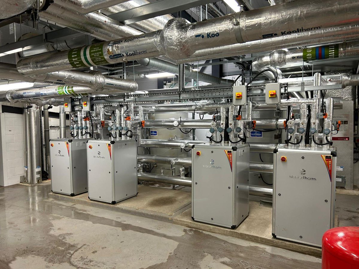 A top draw finish on this cascade of 4 x <a href="/MasterThermUK/">MasterTherm</a> AQ90i 7-45kW GSHP that provides simultaneous heating (50/45°c) &amp; cooling (12/7°c) ensuring optimum performance all year round.