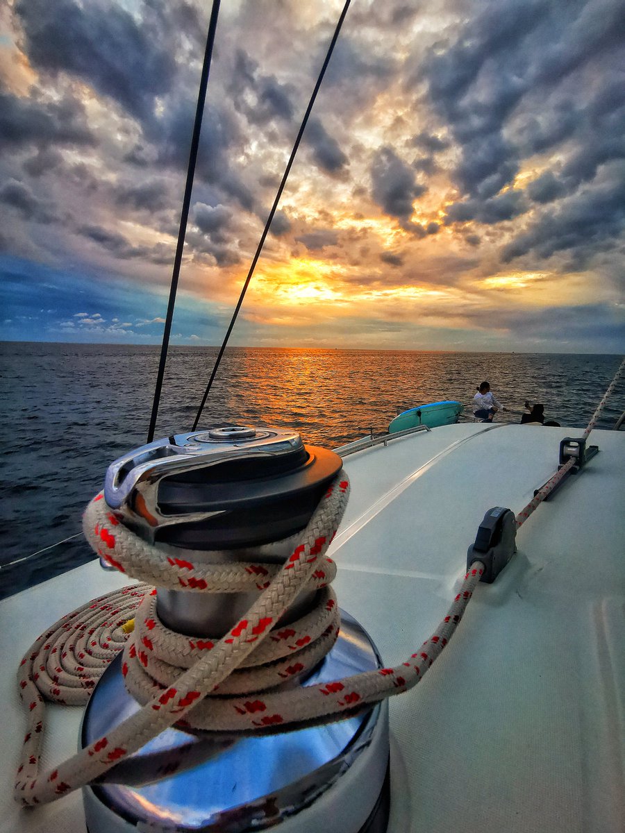 egutierrezv's tweet photo. @escritosrame Atardecer en #CaboSanLucas #BJCS a bordo del ⛵ catamaran  Satori. #WildCanyon https://t.co/nTglMfZ1oj