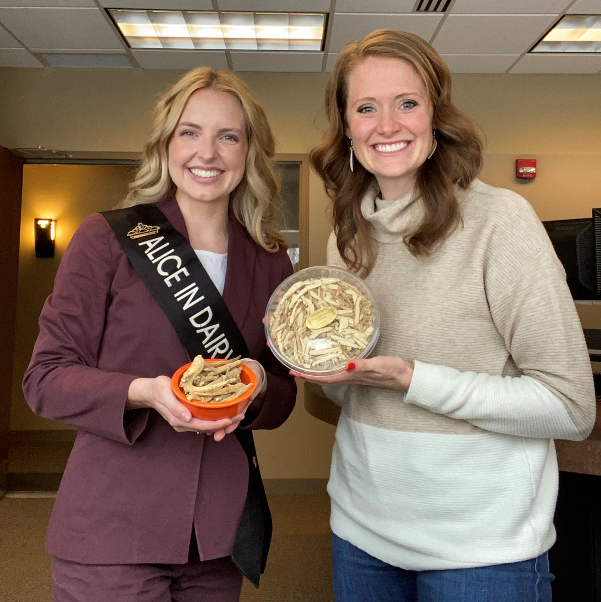 Joanna talked with the 76th Alice in Dairyland Ashley Hagenow about what is ginseng, how it's grown, harvest process, how to enjoy it and the economic impact it has on our state. omny.fm/shows/wtaq-ag-… <a href="/Alice_Dairyland/">Alice in Dairyland</a>