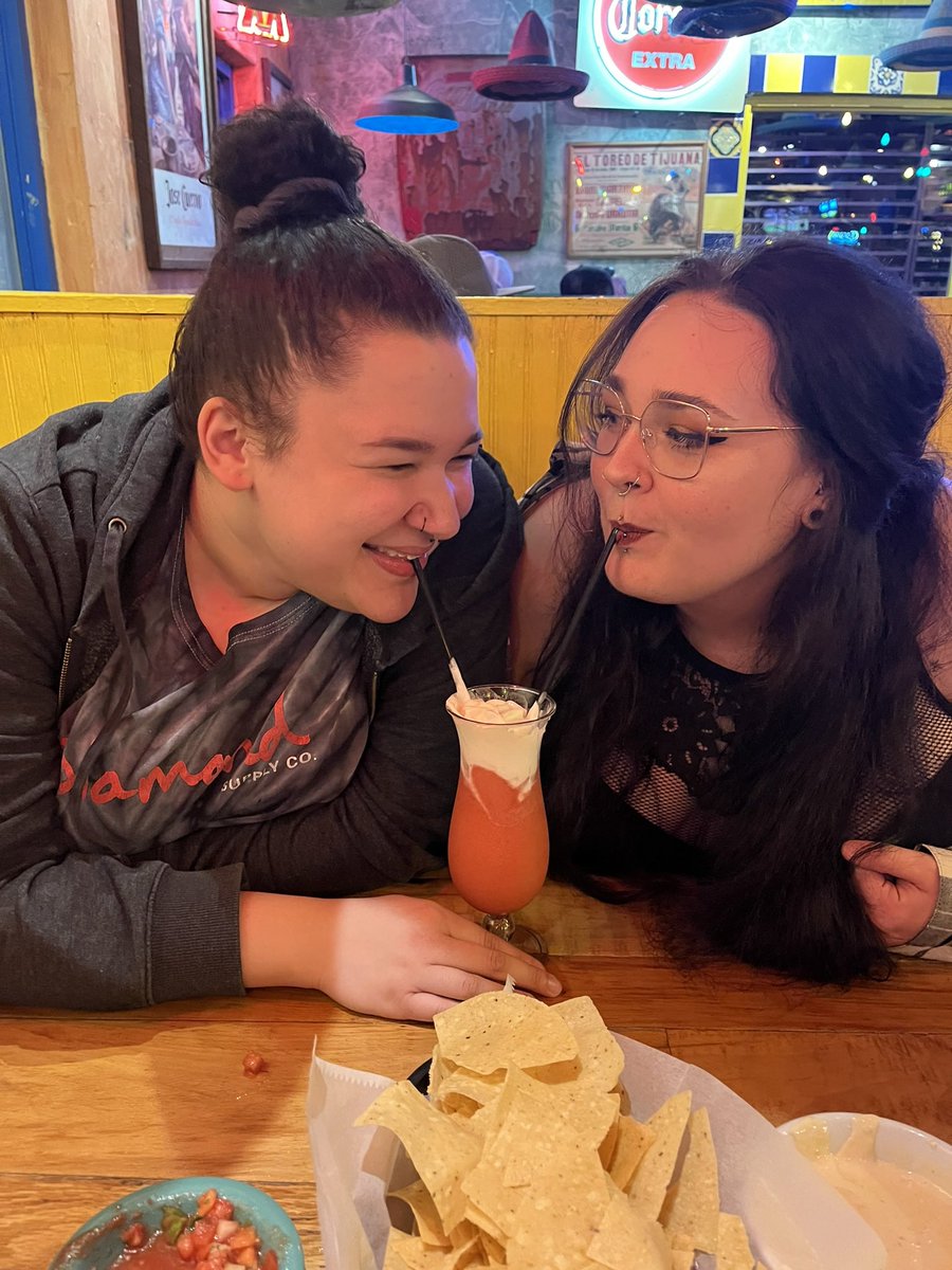 gillian_burch's tweet photo. just a reminder how much i love my gf incase you forgot 🩷 https://t.co/ikmi0erbWV