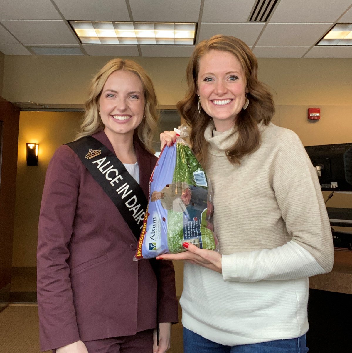 Joanna talked with @Alice_Dairyland about #Wisconsin #potato production including economic impact, growing and harvesting processes, potato storage, conservation efforts and more. omny.fm/shows/wtaq-ag-…