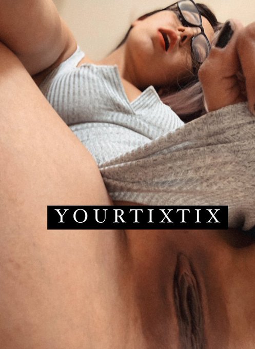 Watch Yourtixtix🍭OnlyFans's leaked NSFW photo on TwXstars