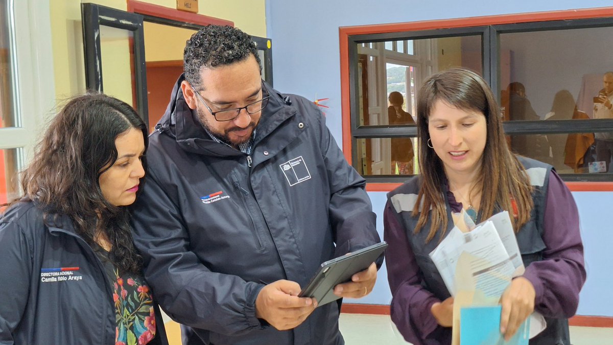 Salas más cálidas para estudiantes de la Escuela Rural Teresa Cárdenas de Quinchao.⚡️

El Presidente <a href="/GabrielBoric/">Gabriel Boric Font</a>, junto al ministro <a href="/nico_cataldo/">Nicolás Cataldo 🌳🧔🏻‍♂️</a> y la seremi <a href="/LiliPaz/">Liliana Alarcón Velásquez</a>, inauguraron las obras de reacondicionamiento térmico que entregará una mejor calidad de vida de la comunidad.