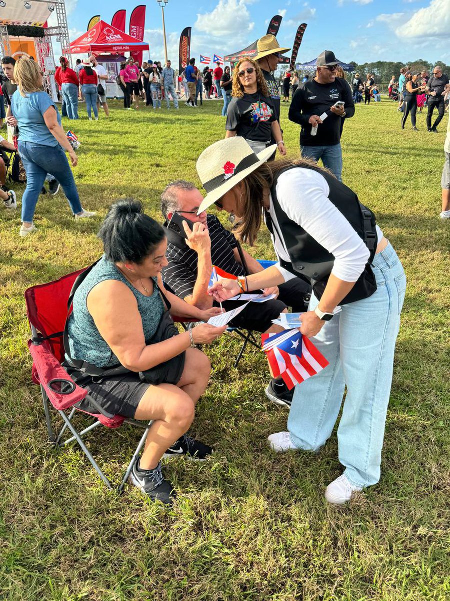 PRFAA's tweet photo. During this past weekend our PRFAA Florida team participated during the celebration of SanSe 2024 Orlando providing information about the different services that our regional office in Florida offers for the well-being of the entire Puerto Rican community. #PRFAA #FL https://t.co/tPYeLtlfzd
