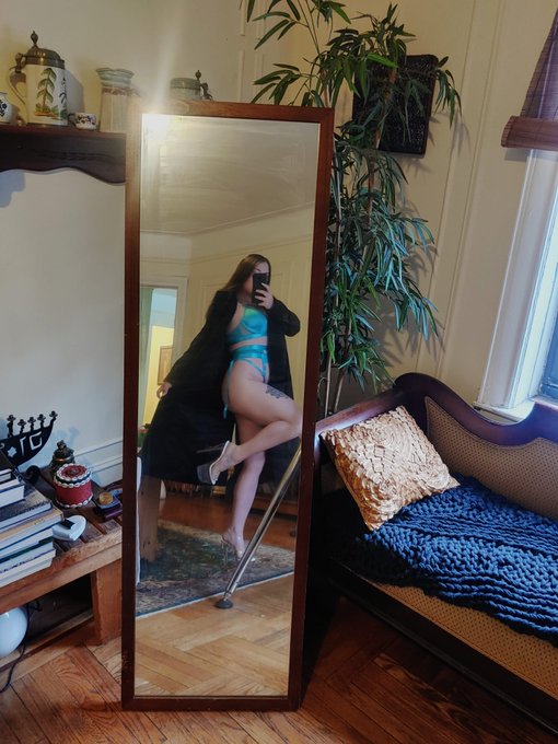 Your addiction to findom brats grows stronger every day, and I'm here to exploit it. 💘 https://t.co/