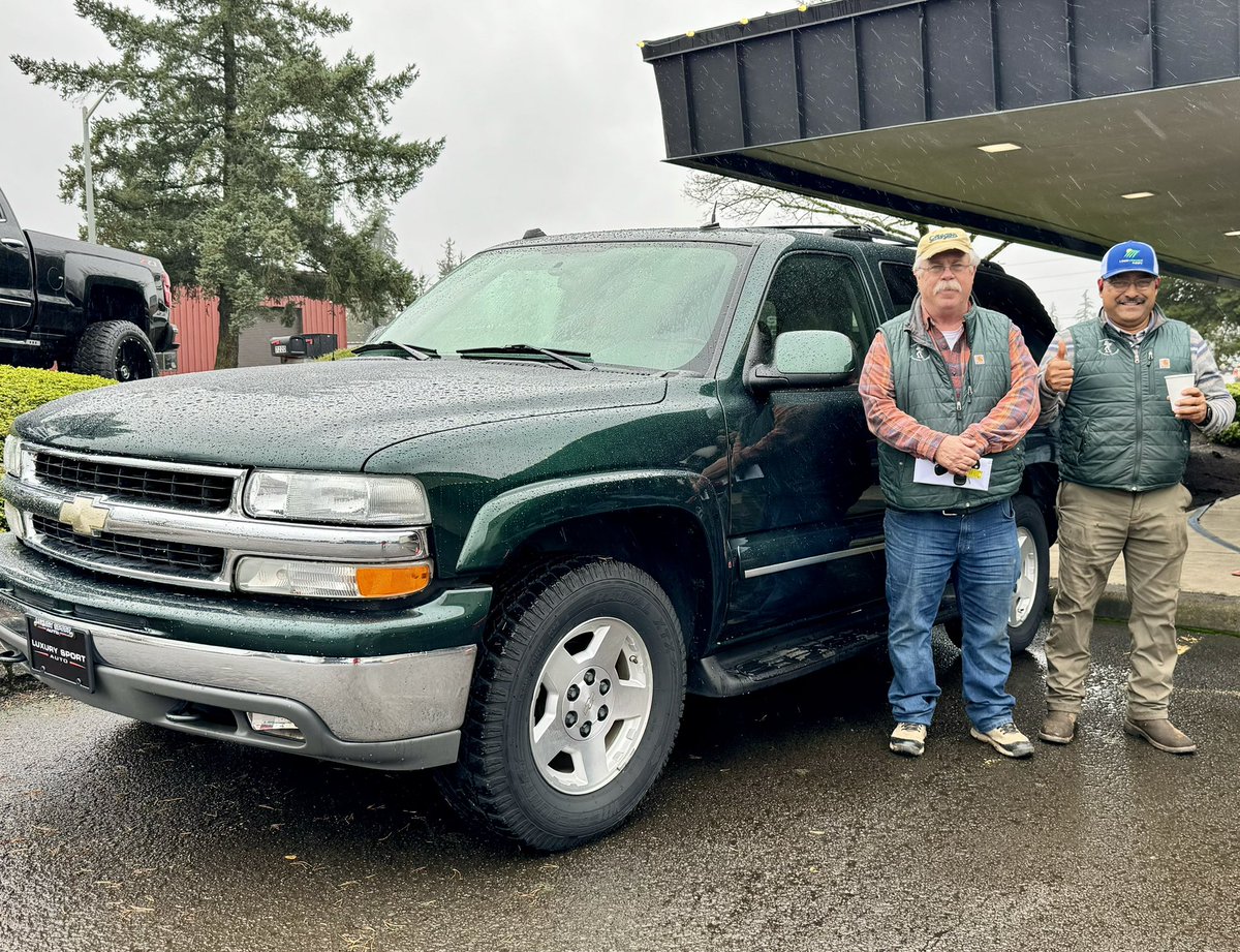 🎉 Big shoutout to Joel for snagging a CLASSIC 2004 Chevy Tahoe from us at @LuxurySportAutos! #ClassicCar #ChevyTahoe #TimelessRide #NewWheels #2004Tahoe #LuxurySportAutos #RoadTrips #VintageVibes #CarEnthusiast #HappyCustomer #RideInStyle