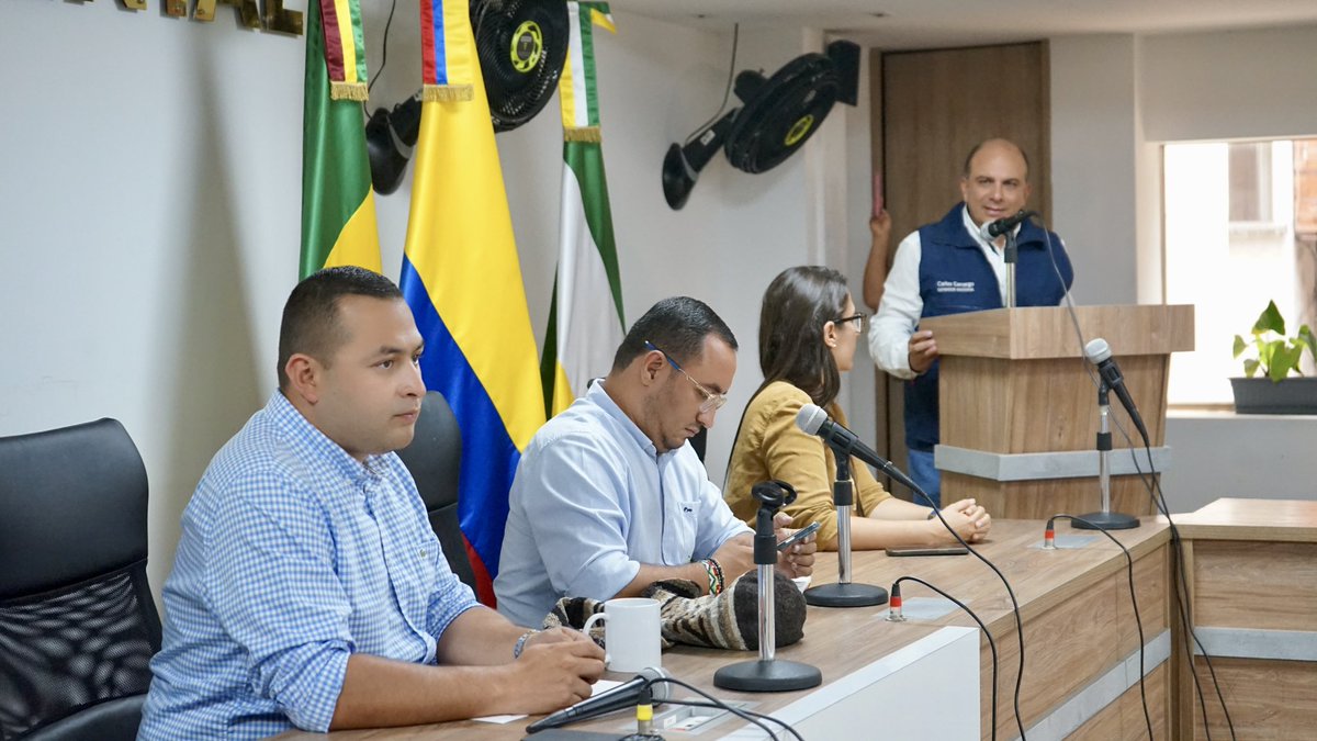 La Asamblea de Quindío <a href="/AsambleaQ/">Asamblea Departamental del Quindío</a> entregó un reconocimiento al Defensor del Pueblo, Carlos Camargo Assis, por su labor por la defensa de los derechos humanos en este departamento, al tiempo que expresó su disposición de trabajar articuladamente por este propósito.
