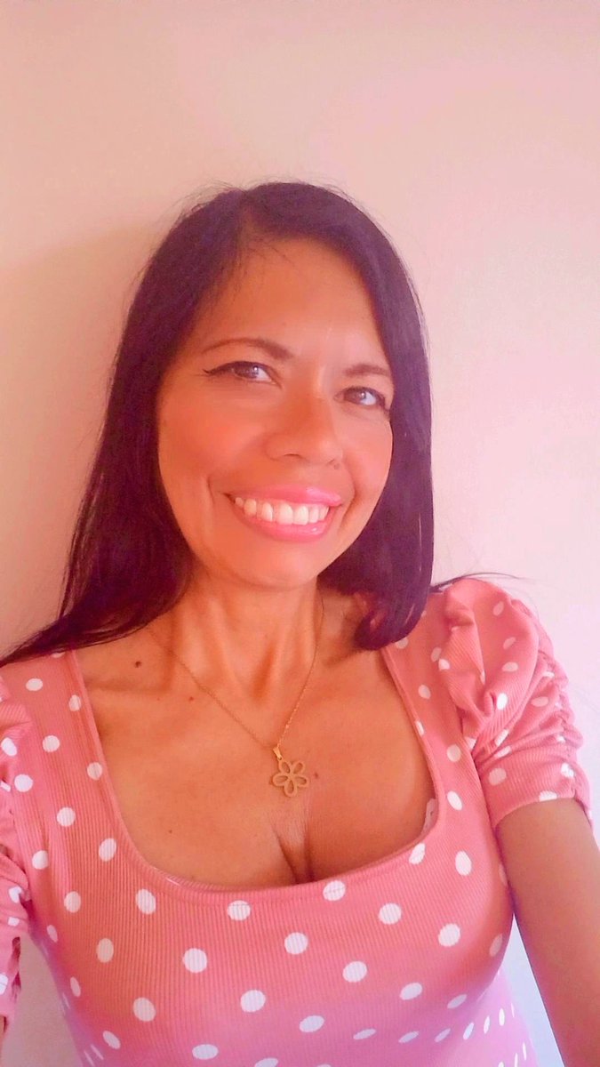 yolucecita's tweet photo. Y hoy vamos con
#MiercolesDeCostadito
#FelizOmbligoDeSemana
#31DeEnero #SelfiandoAndo #Break #MontandoCafe #LabiosRosa #YSeAcabo #BuenasTardes #buenavibra
#Wednesdayvibe
😉☺️🤗✨️📸 https://t.co/8dKiD7Eimo