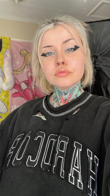 I have been blessed with the rare natural light so enjoy these unedited photos :3 https://t.co/jS7II