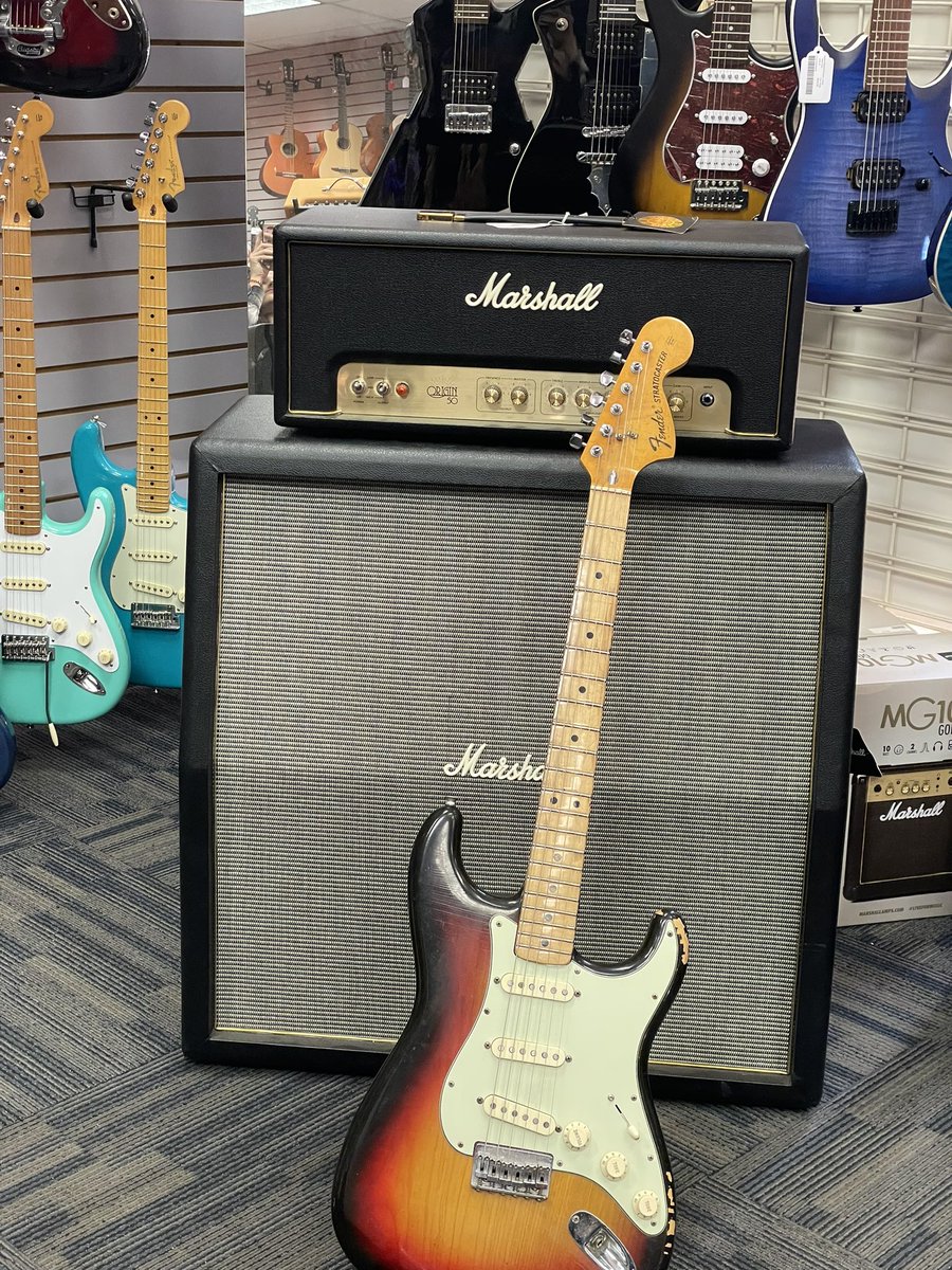 Some beautiful vintage instruments we have in right now 😍 

Slide 1: 1965 Gibson Melody Maker 
Slide 2: 1974 Gibson Melody Maker 
Slide 3: Japanese 1975 Fender Strat 
Slide 4 American 1974-76 Fender Strat