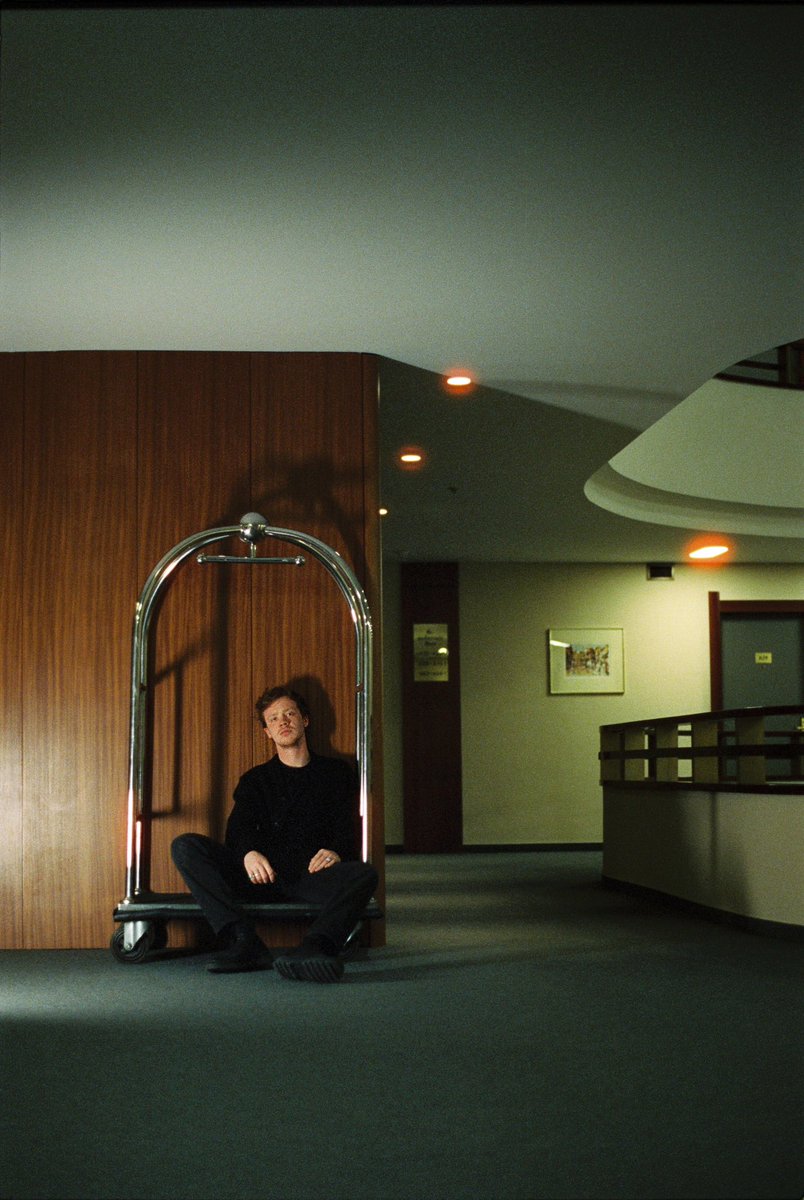 tonizzo_'s tweet photo. Back to film baby! 🎞️📸
I had the great pleasure to shoot actor Jules Waringo on 35mm cinestill800t film. #filmphotography #cinestill #35mmfilm https://t.co/1XBiRrYM8T