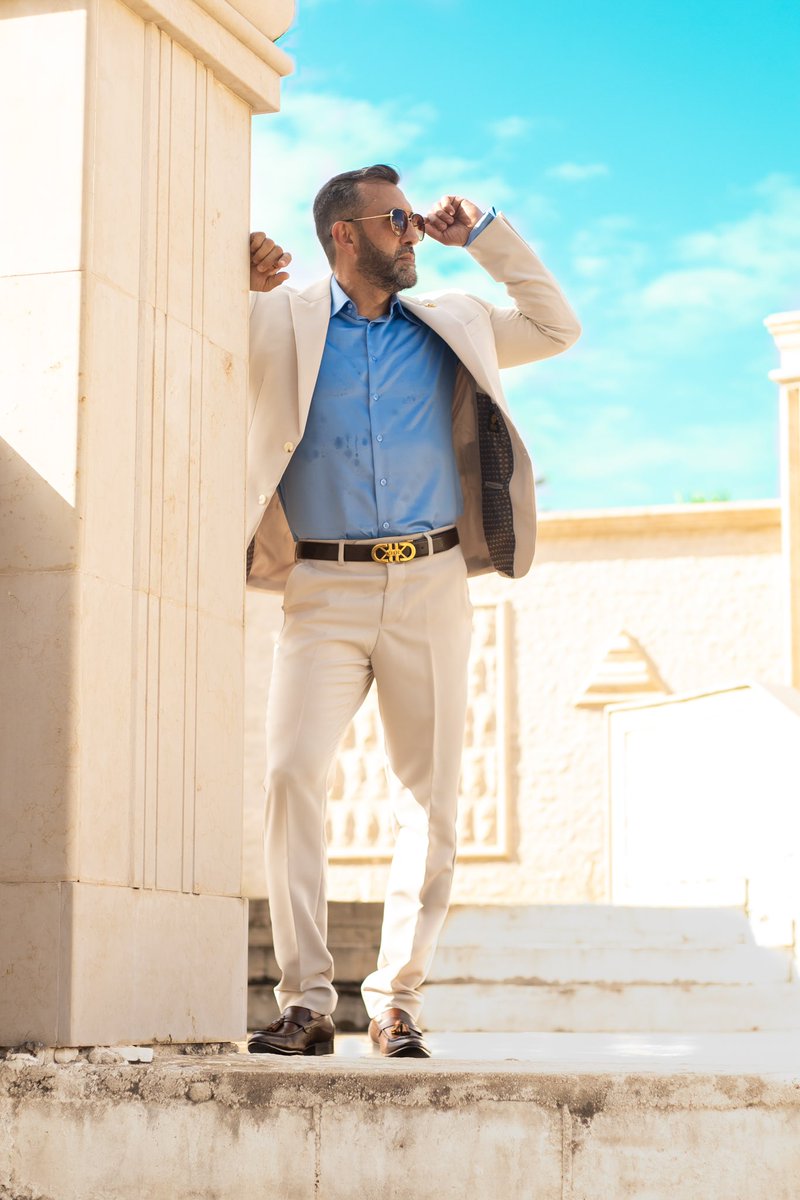 En eventos de día es ideal combinar nuestro Desert Beige Suit con camisas en tonos pasteles . 

Reserva tu cita al DM. 

#jjk249 #Corpoelec #DigitelSinTwitter 
#StuckInTheMiddle #primeiroflashmobdaarte #TheFloorItalia #ASRoma