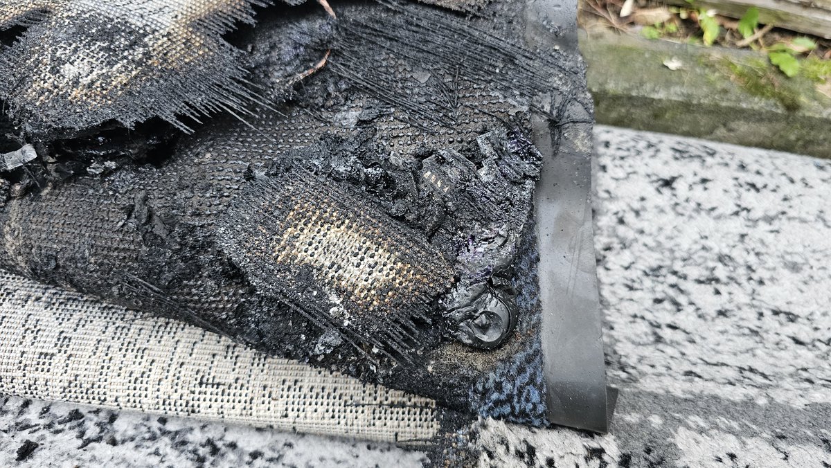 JikoFox's tweet photo. Considering this isn't the first time this happened, I feel like I should also talk about how my @RebuffReality Trackstrap Plus nearly burned down my apartment in the middle of November if it wouldn't have been for my neighbours being home that one specific day... https://t.co/aa1RQfs9Z5