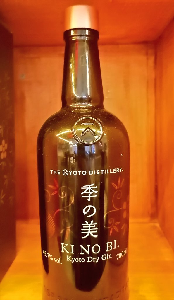 EspanaGameShow's tweet photo. Parece que en #Japon tienen claro lo que es un buen #Gin #KiNoBi @DistilleryKyoto cuantos ❤ para que nos mandes una presiosura como esta? https://t.co/4qO6XwHnac