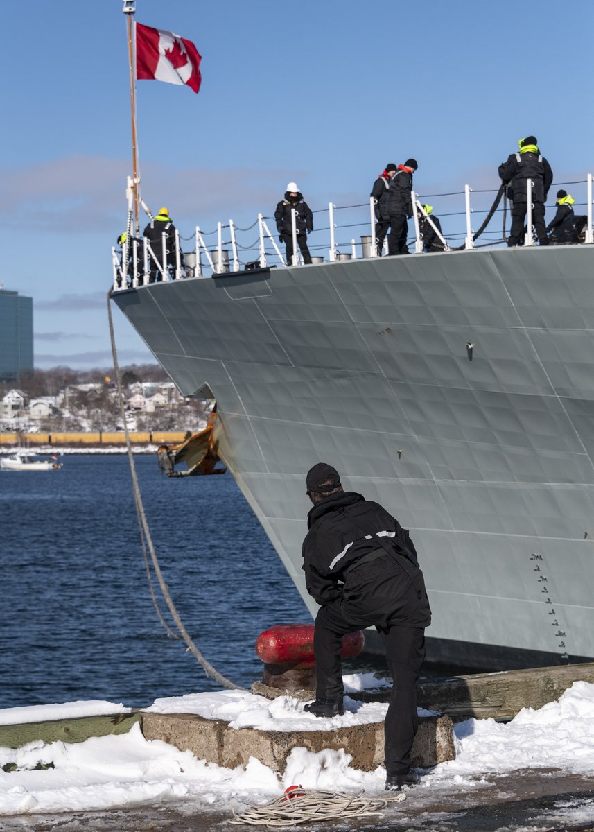Royal Canadian Navy tweet media