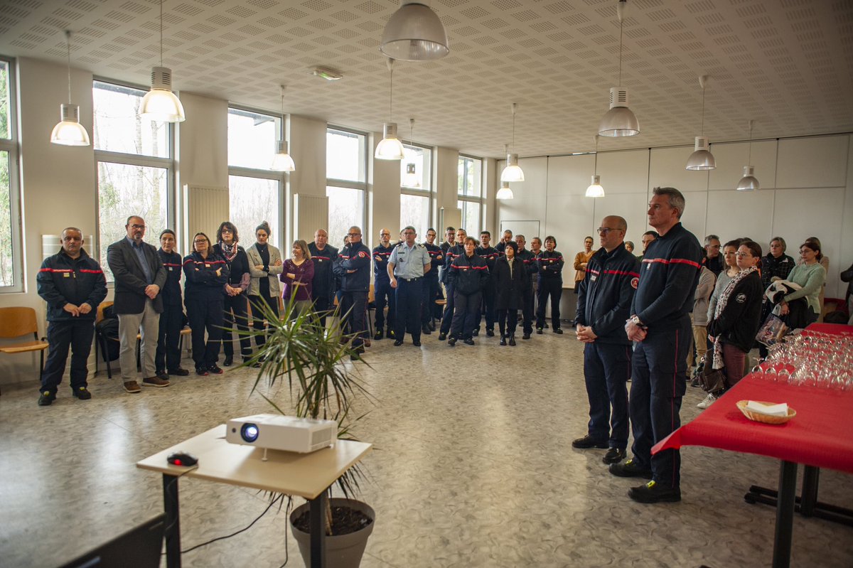 SDIS_89's tweet photo. ✨Cérémonie des #Voeux2024 du #PCASDIS89, @BonnefondCh89 & du #DDSIS89, le Colonel HC @SBertau à la direction départementale des services d’incendie et de secours de l’#Yonne.
🚒 Rétrospectives de l’année écoulée, remerciements, #Ambitions & projets pour cette année #Olympique ! https://t.co/8xupPc2Hbb