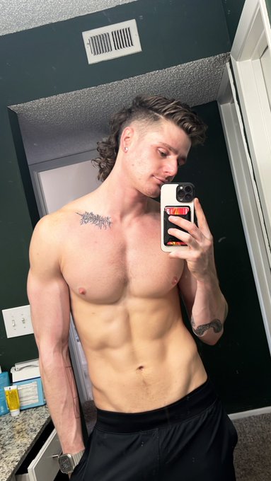 I feel buff 💪🏼 https://t.co/oW7MxkbjJE