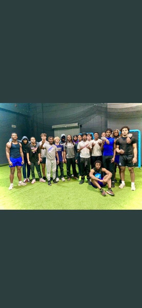 RomelloCooper's tweet photo. Getting work in as much as possible to be better than ever!!! @ChelseaHornets @coachcfb1 @CoachL__ @HallTechSports1 @AL6AFootball @ALFBRecruit https://t.co/hy9wfpdBpt