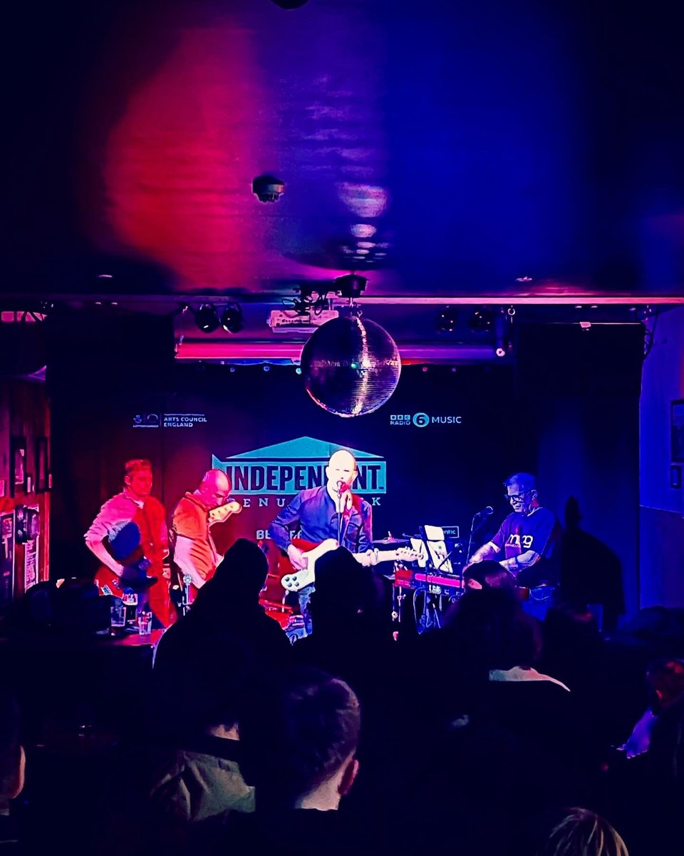 Top night for Independent venue week 👌🏻 <a href="/Oportobar/">Oporto</a> @IVW_UK #leedsmusic #livemusic #indiemusic #glitterball