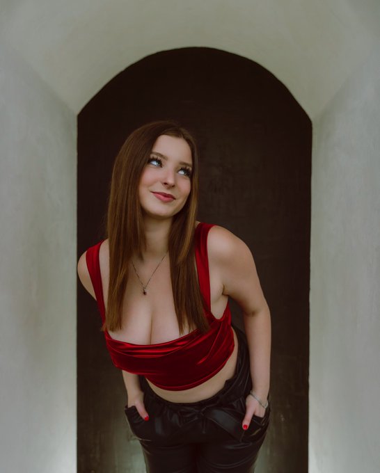 Brunette or blonde? https://t.co/aeLzY7VFPg