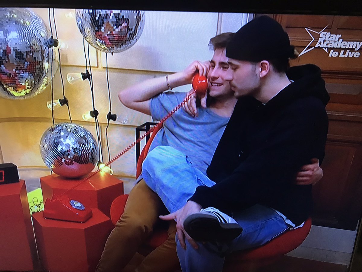 yogour29's tweet photo. Alors les haters qui voulaient diviser la #TeamPierre et la #TeamJulien parlez un peu plus fort je vous entend pas ou je vous entend plus tout court 
Ces deux là s’adore et se respectent donc vous ne gâcherez pas ça 
#StarAcademyleLive 
#TeamBaloo https://t.co/403dJn48Cc