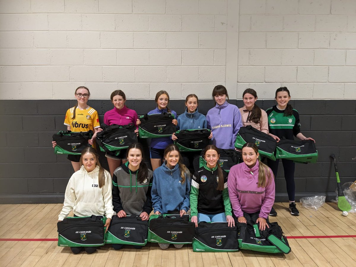 Big thanks to Paddy McErlain for sponsoring kitbags for the u16 team of last year! The girls are chuffed with their new accessory 💁🏼‍♀️😂🙌🏼