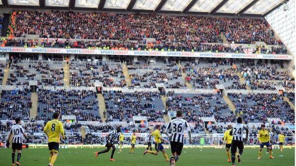 Awaydays23's tweet photo. ON THIS DAY 10 YEARS AGO: Sunderland 3-0 win at Newcastle United with Fabio Borini celebrating in front of the home fans #SAFC https://t.co/5gRbBbsl4Q