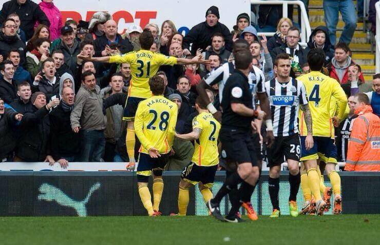 Awaydays23's tweet photo. ON THIS DAY 10 YEARS AGO: Sunderland 3-0 win at Newcastle United with Fabio Borini celebrating in front of the home fans #SAFC https://t.co/5gRbBbsl4Q