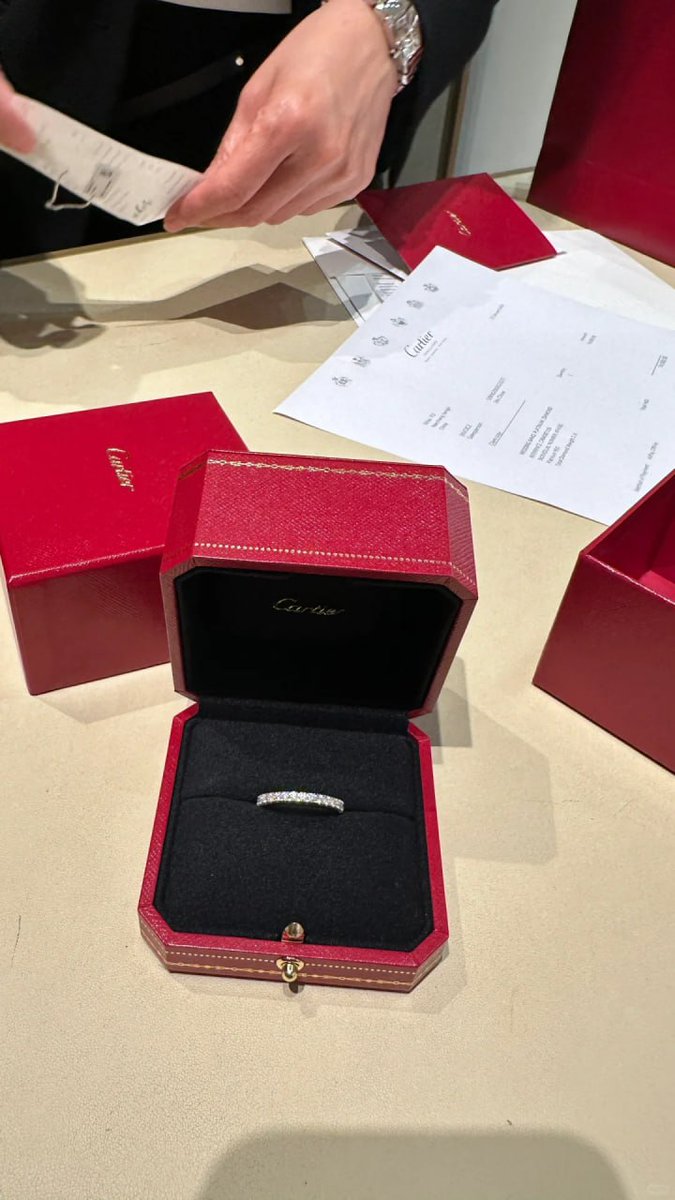 Keysahoki's tweet image. Working hard, to support yourself. Whatever you like, whatever you want &amp;lt;3