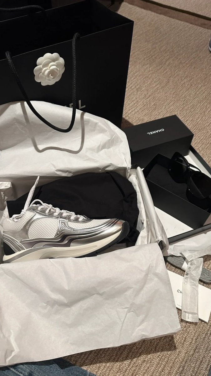 Keysahoki's tweet image. Working hard, to support yourself. Whatever you like, whatever you want &amp;lt;3